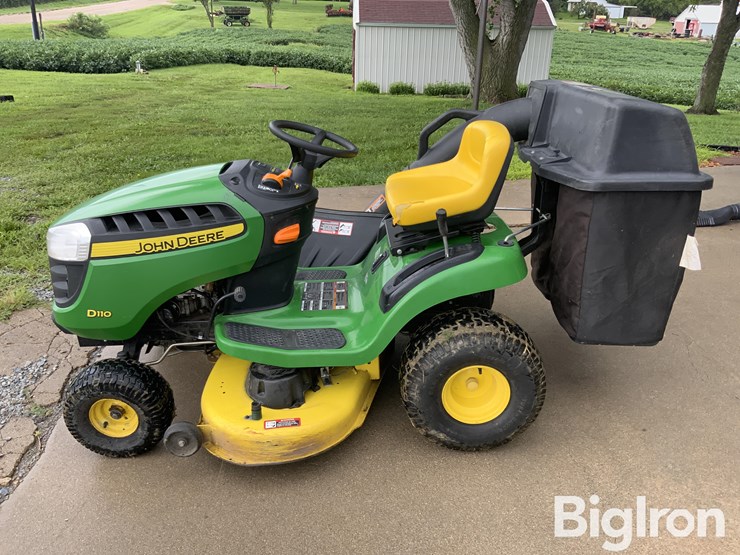 2015-john-deere-d110-image-8