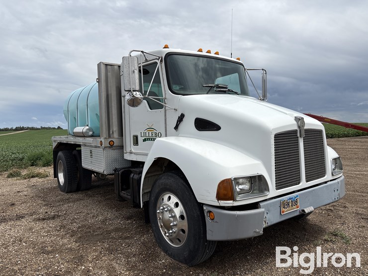 2000-kenworth-t300-image-3