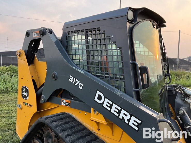 2017-deere-317g-image-10