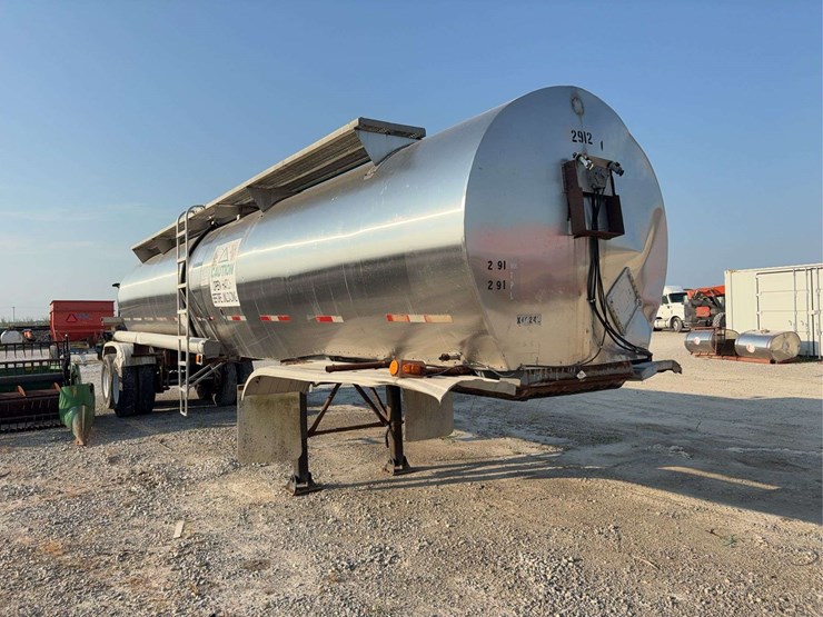 1969-fruehauf-tanker-image-1