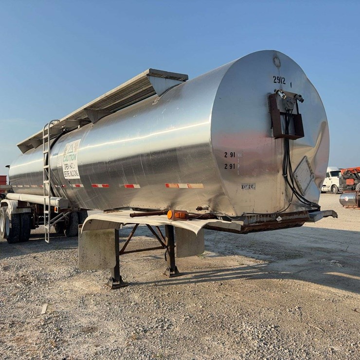 1969 FRUEHAUF TANKER