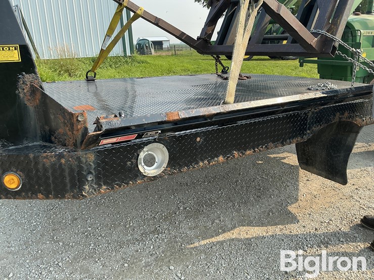 2018-chevrolet-3500-image-14