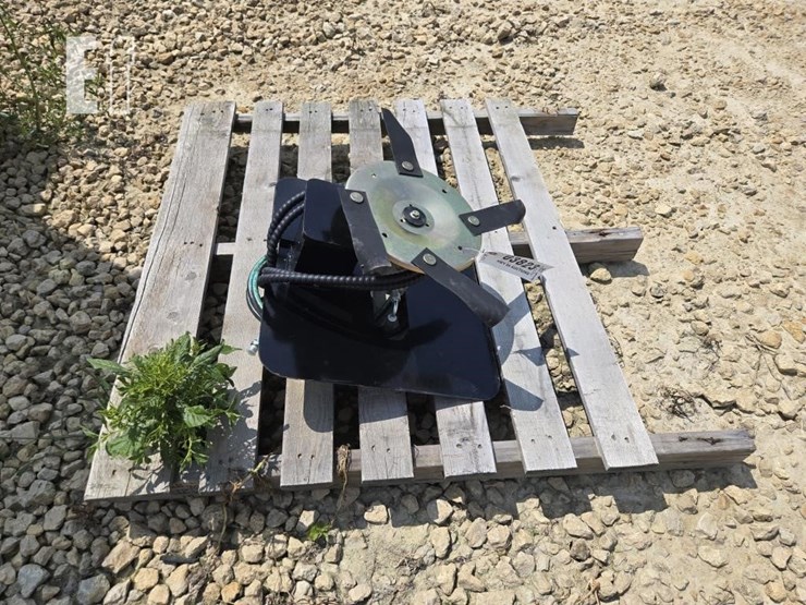 new-miva-mini-excavator-hedge-cutter-image-1