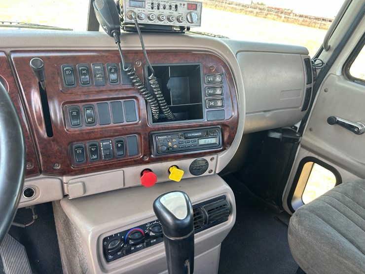 2001-mack-ch613-image-24