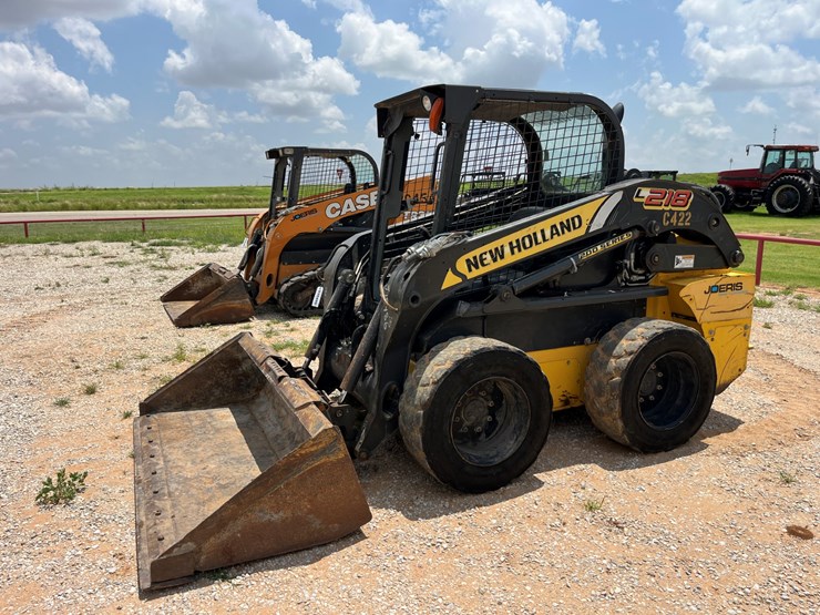2015-new-holland-l218-image-1