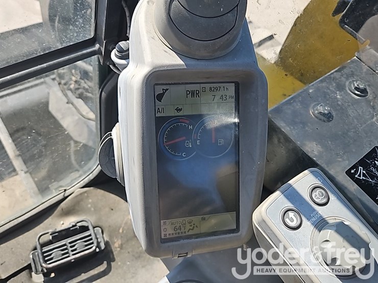 2015-deere-85g-image-38