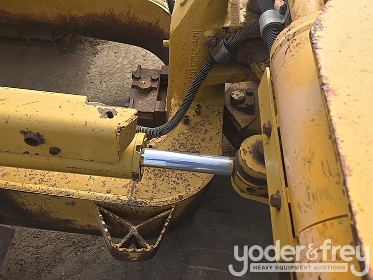 2008-caterpillar-d6n-lgp-image-33