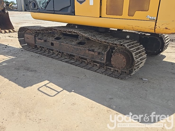 2017-deere-210g-lc-image-15