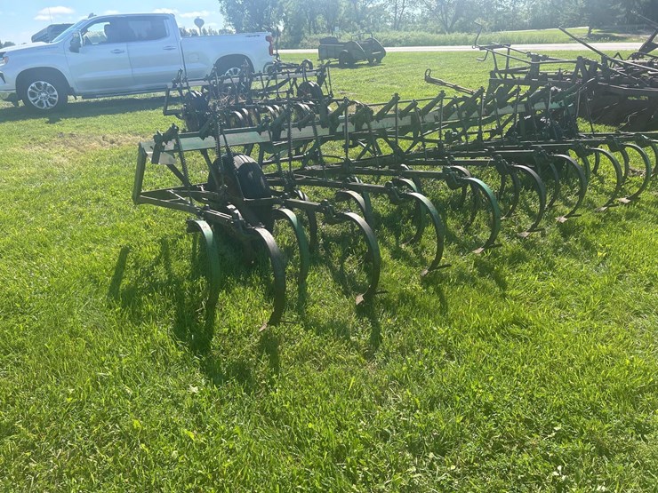 john-deere-14-image-15