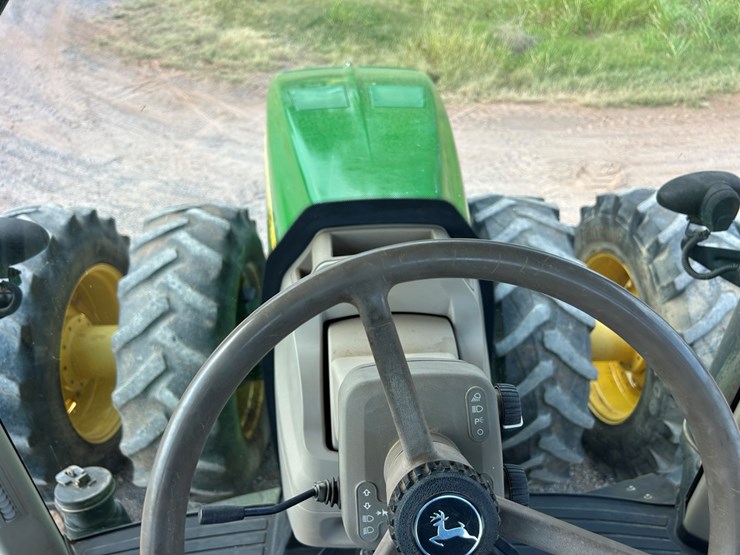 2010-john-deere-8320r-image-39