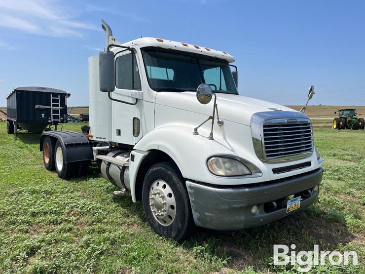 2003-freightliner-t/a-truck-tractor-image-3