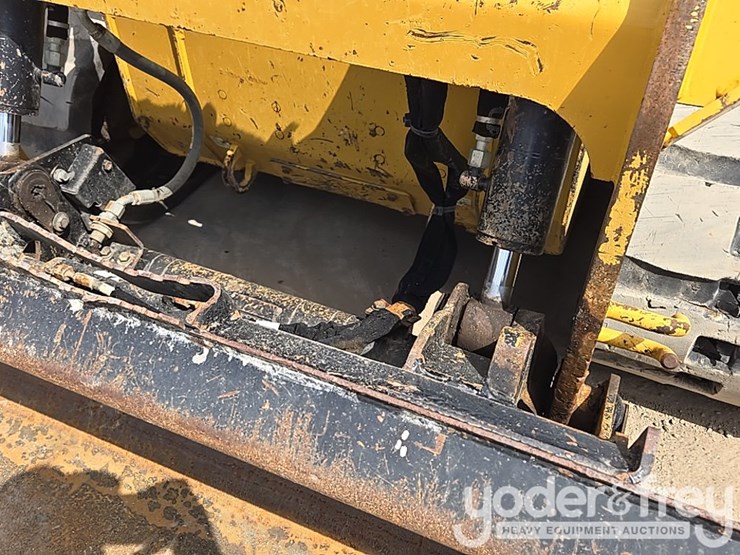 2022-caterpillar-259d3-image-27
