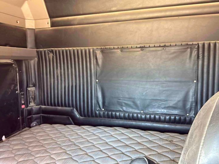 2014-kenworth-t800-image-10