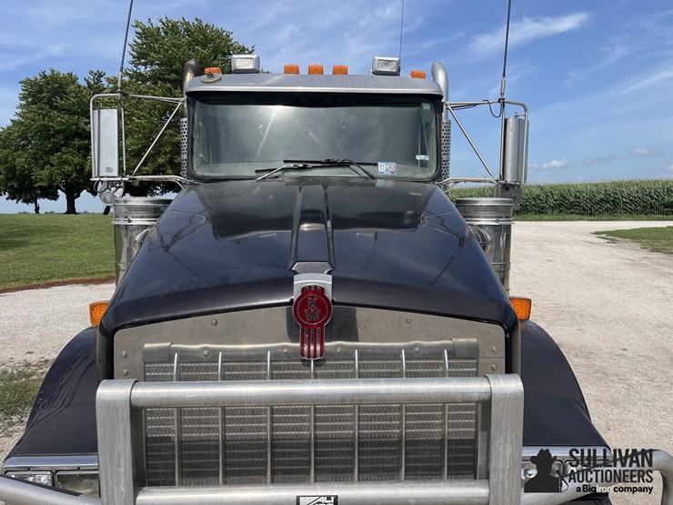 2011-kenworth-t800-image-16