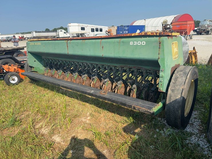 john-deere-8300-image-6