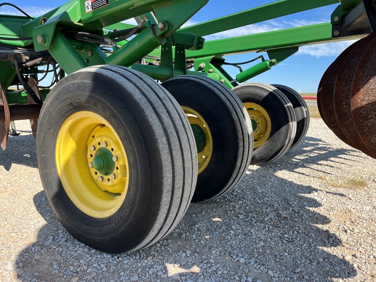 2005-john-deere-637-image-13