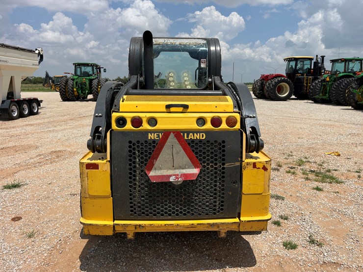 2015-new-holland-l218-image-8