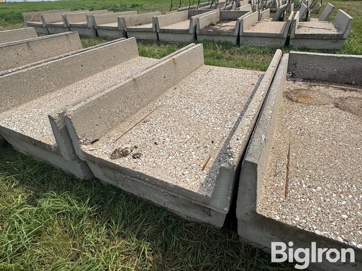 concrete-h-feed-bunks-image-13