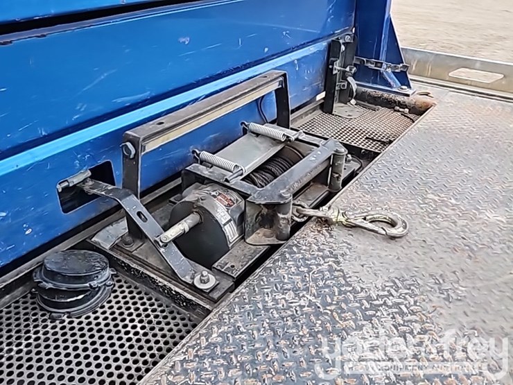 2014-ford-f550-xl-image-23