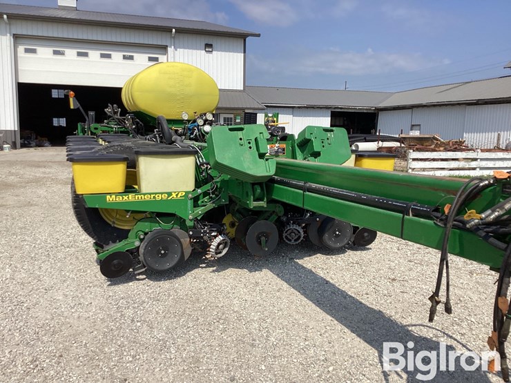 2006-john-deere-1770-image-17