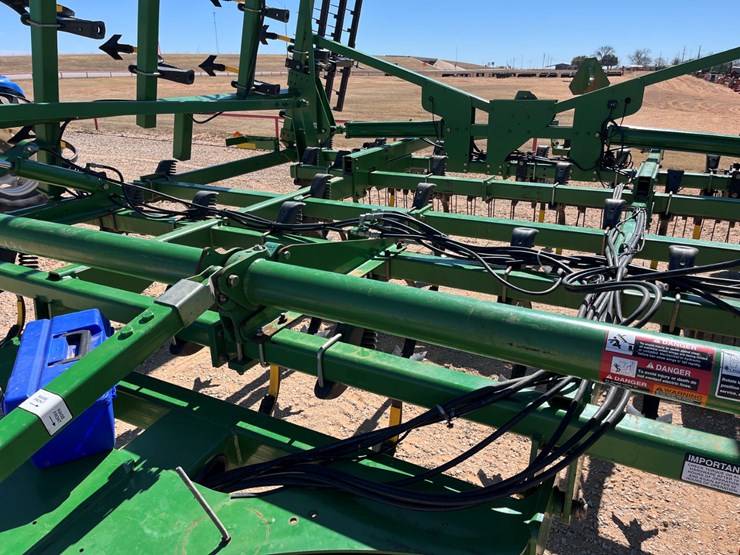 2009-john-deere-2210-image-2