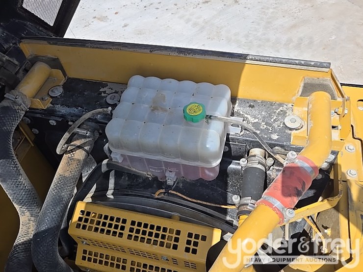 2015-caterpillar-329fl-image-49