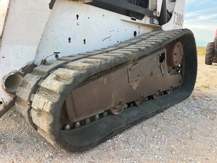 2002-bobcat-t300-image-2