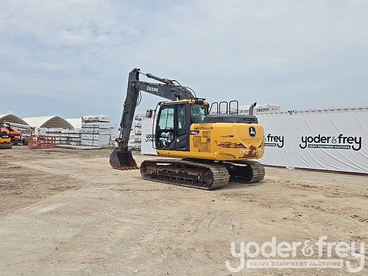 2022-deere-130g-image-3