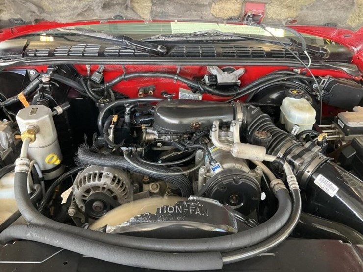 2001-chevrolet-s10-image-10