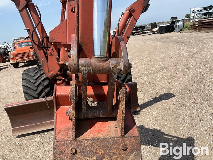 ditch-witch-r100-image-11