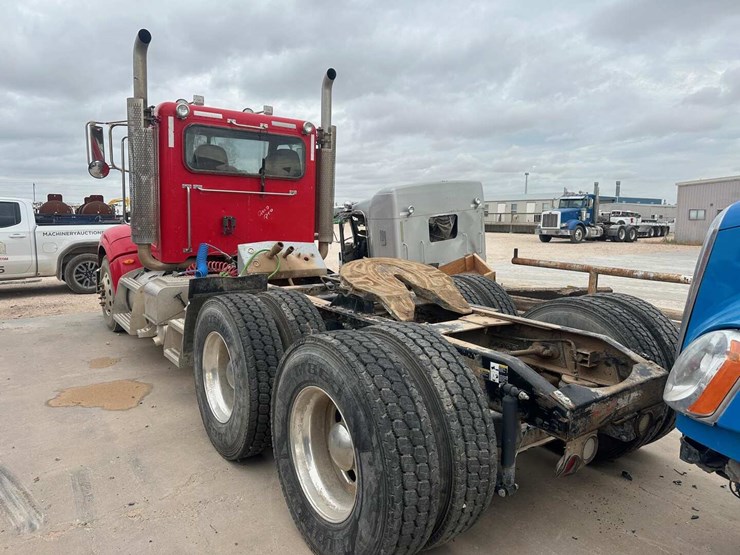 2014-peterbilt-386-image-4