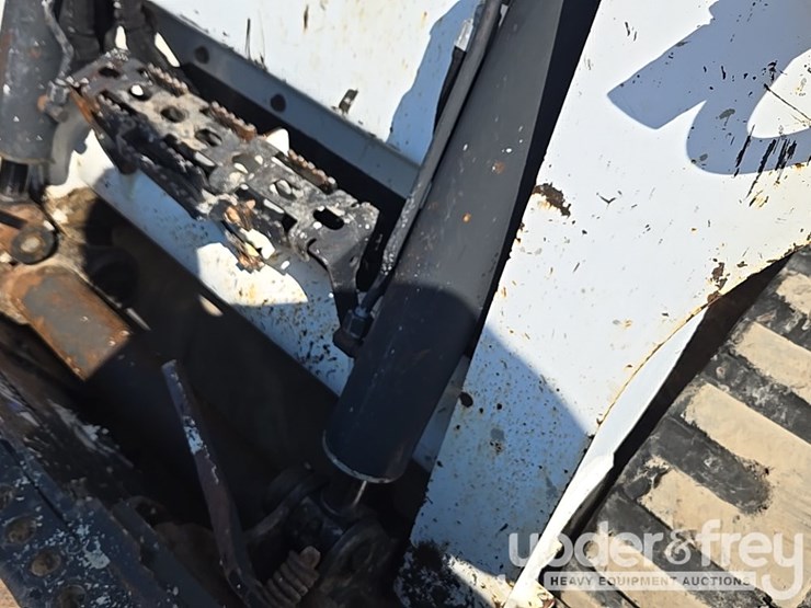 2019-bobcat-t590-image-30