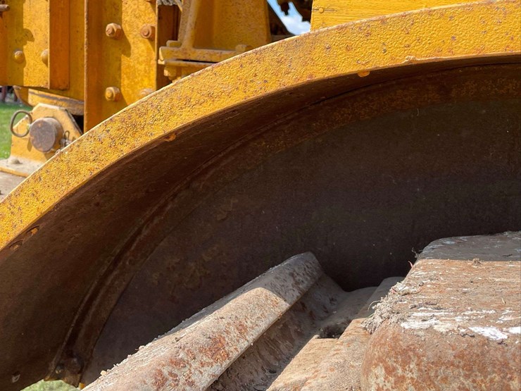 caterpillar-sixty-image-21