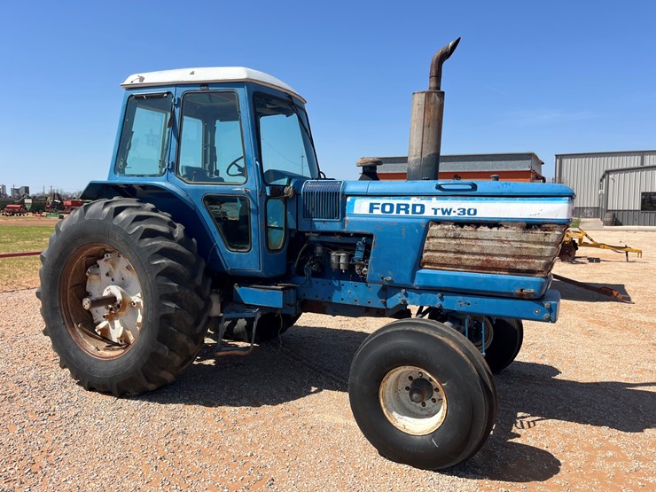 ford-tractor-image-3
