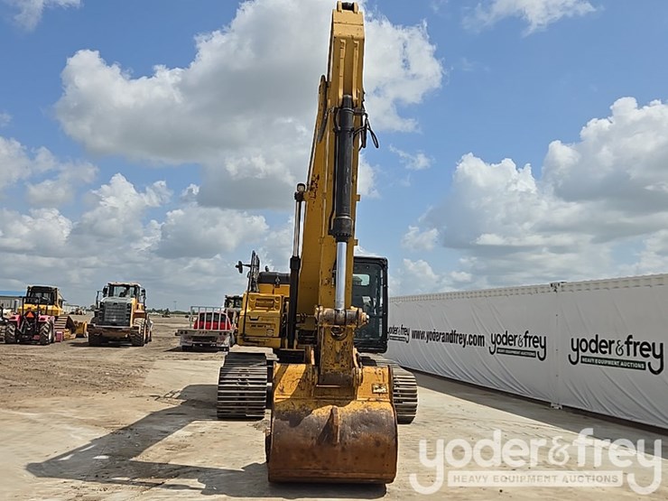 2015-caterpillar-329fl-image-8