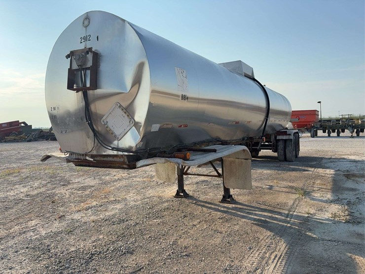 1969-fruehauf-tanker-image-2
