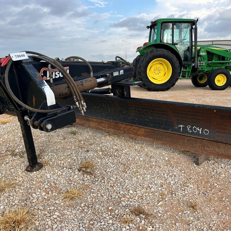 #T8040 • Bison 300XHD
