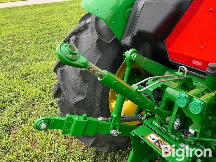2023-john-deere-5067e-image-17
