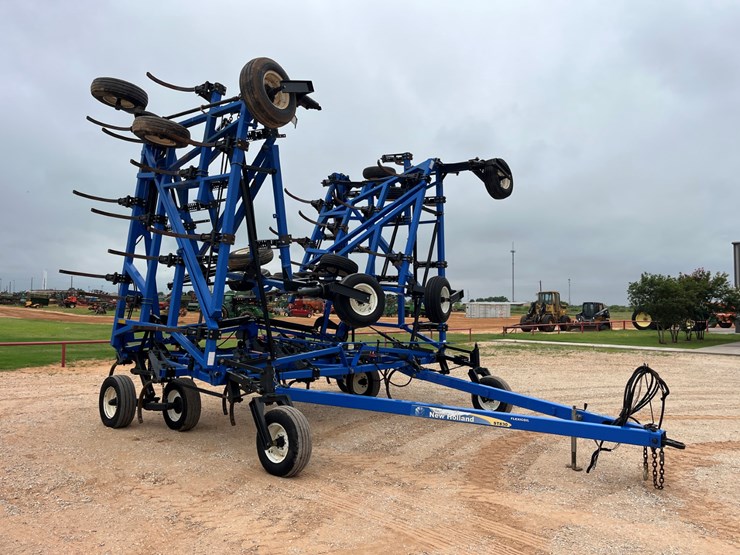 2014-new-holland-st830-image-6