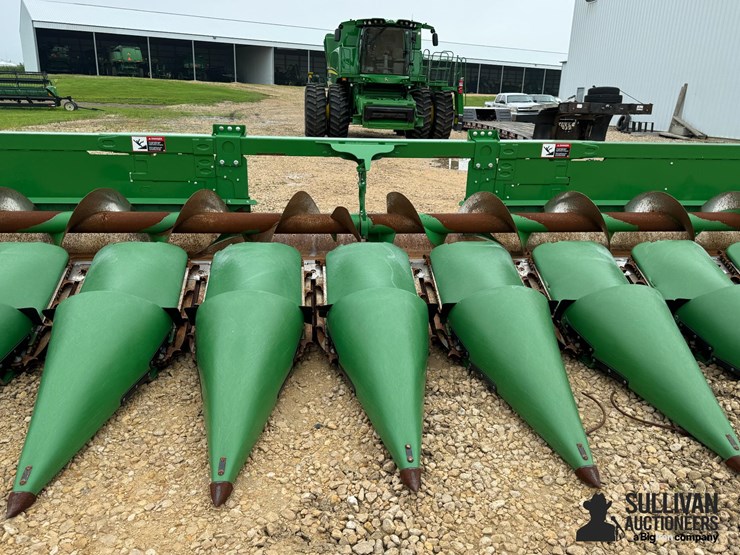 2022-john-deere-c12r-image-8