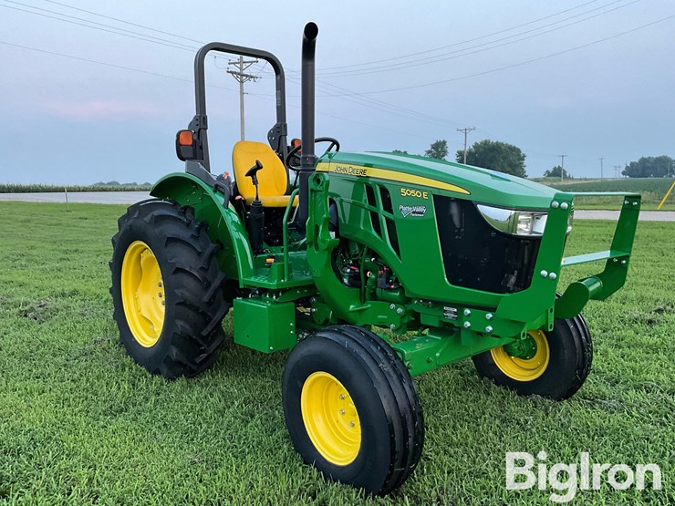 2023-john-deere-5050e-image-3