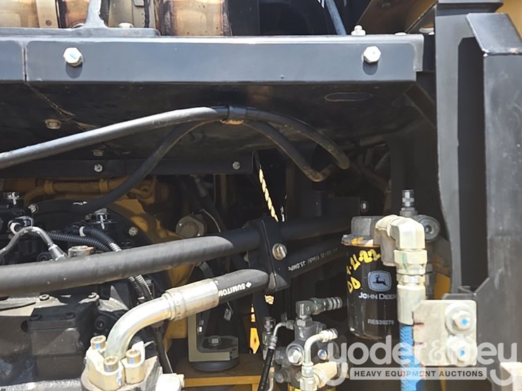 2017-deere-210g-lc-image-50