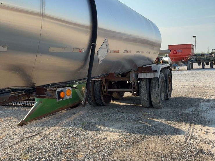 1969-fruehauf-tanker-image-7