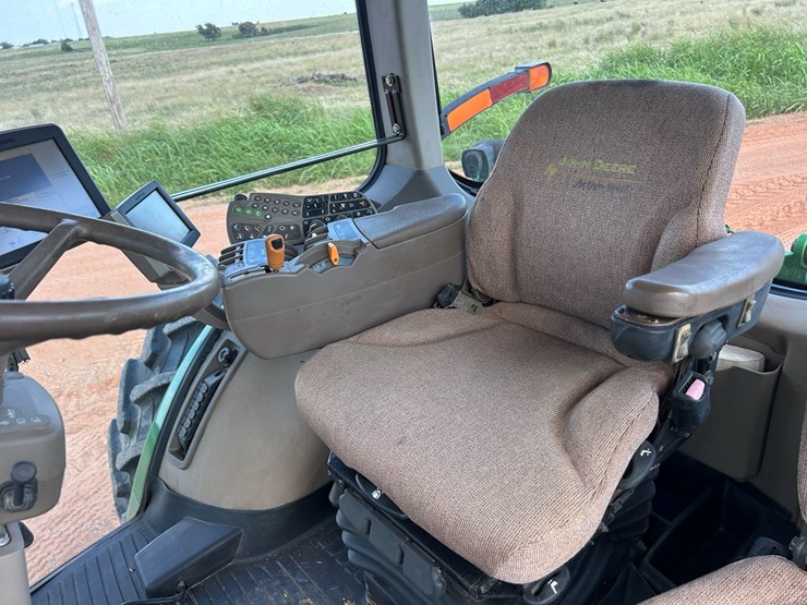 2010-john-deere-8320r-image-35