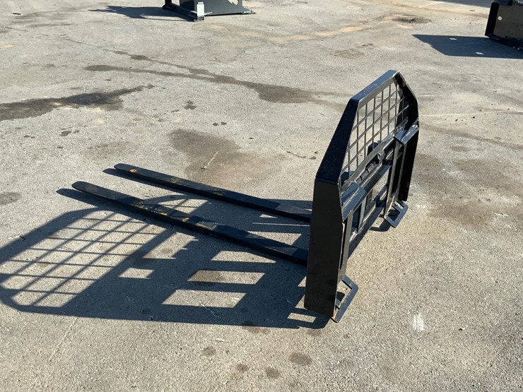 skid-steer-pallet-fork-attachment-image-7