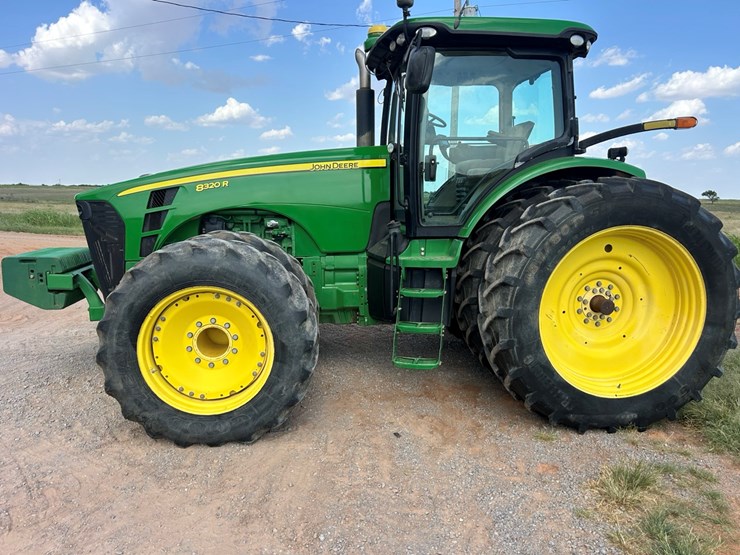 2010-john-deere-8320r-image-2