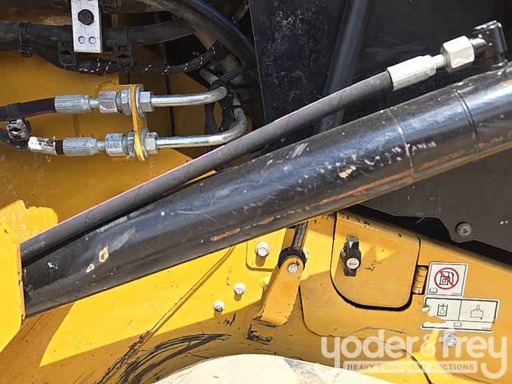 2022-caterpillar-259d3-image-36