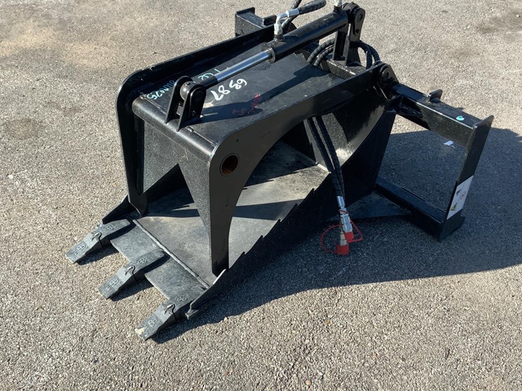 2025-giyi-gy-sgb20-skid-steer-stump-grab-bucket-image-1