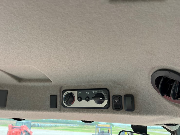 2019-kubota-l3560-image-18