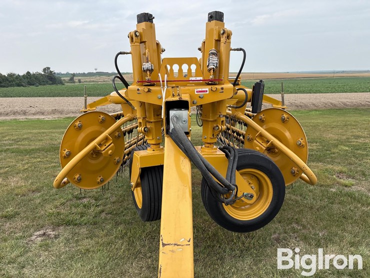 2015-vermeer-r2800-image-10